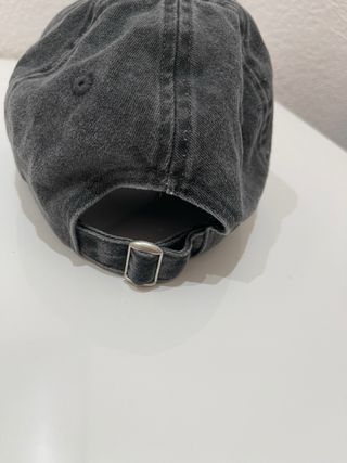 GORRA GUESS,GRIS SIN ESTRENAR.