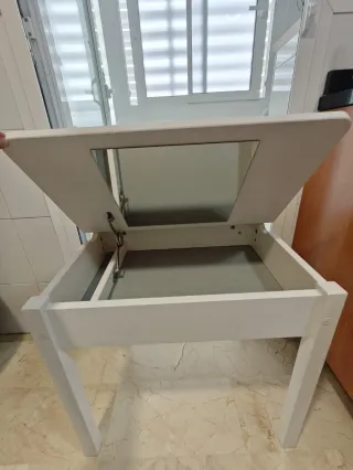 Tocador blanco infantil de madera.