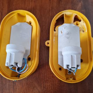 due lampade in vetro e metallo colore giallo