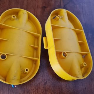 due lampade in vetro e metallo colore giallo