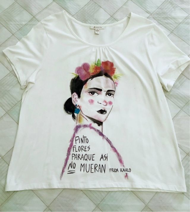 Tshirt bianca dipinta a mano "Frida"
