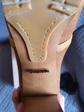 Se venden botines Uterqüe,prácticamente nuevos