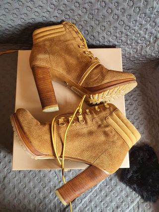 Se venden botines Uterqüe,prácticamente nuevos