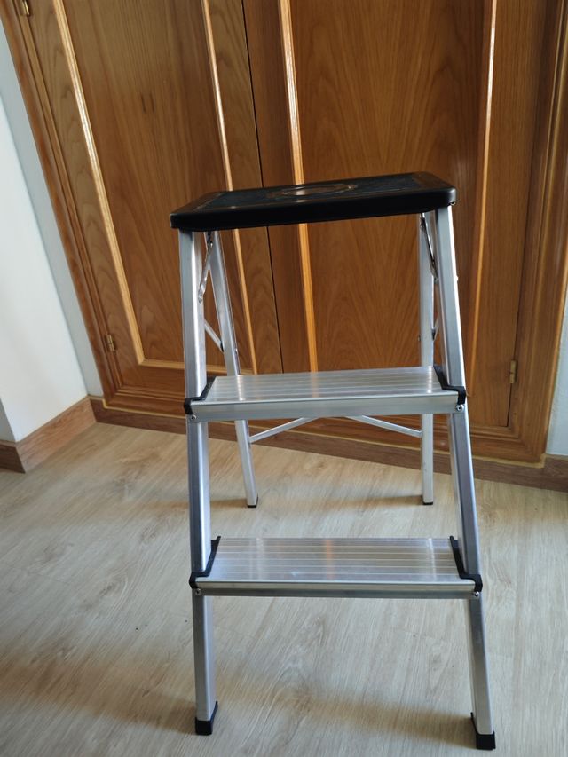 NEGOCIABLE. ESCALERA PLEGABLE.