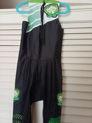 NUEVO. Mono triatlon uniforme Los Olivos. Talla 10