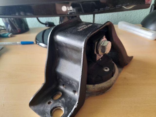 Taco superior de motor clio 3