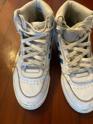 Zapatillas Adidas altas blancas y azules