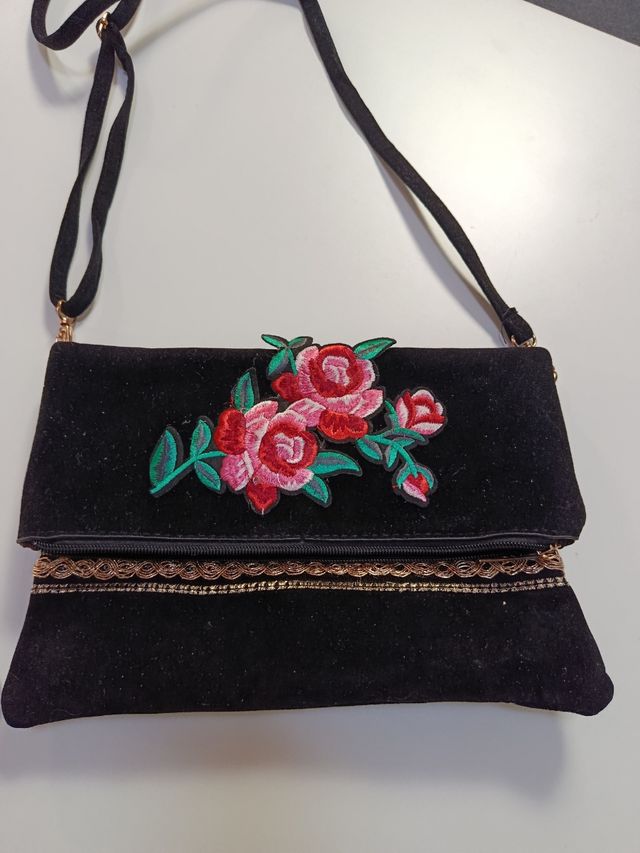 Borsa nera in velluto e oro duro