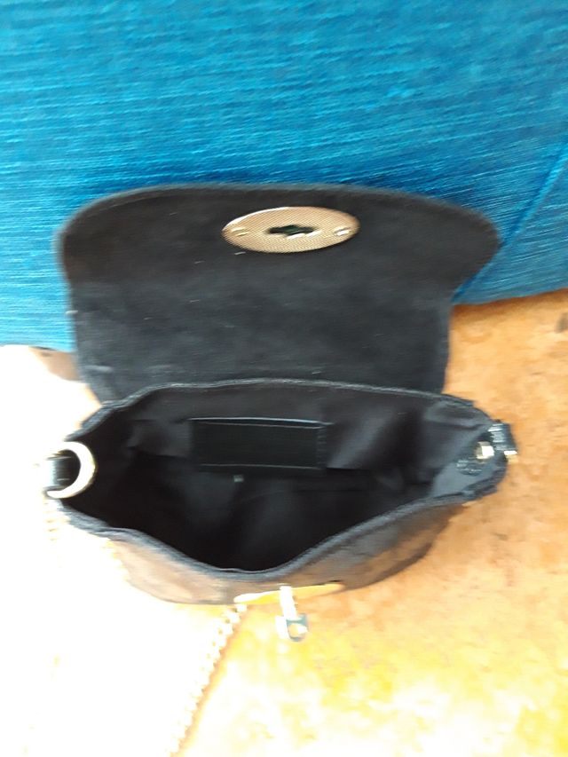 Pochette nera in pelle.