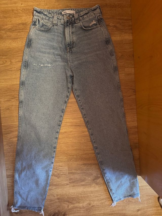 Vaqueros azules de Zara