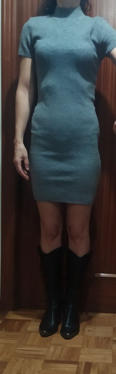 Vestido gris entallado