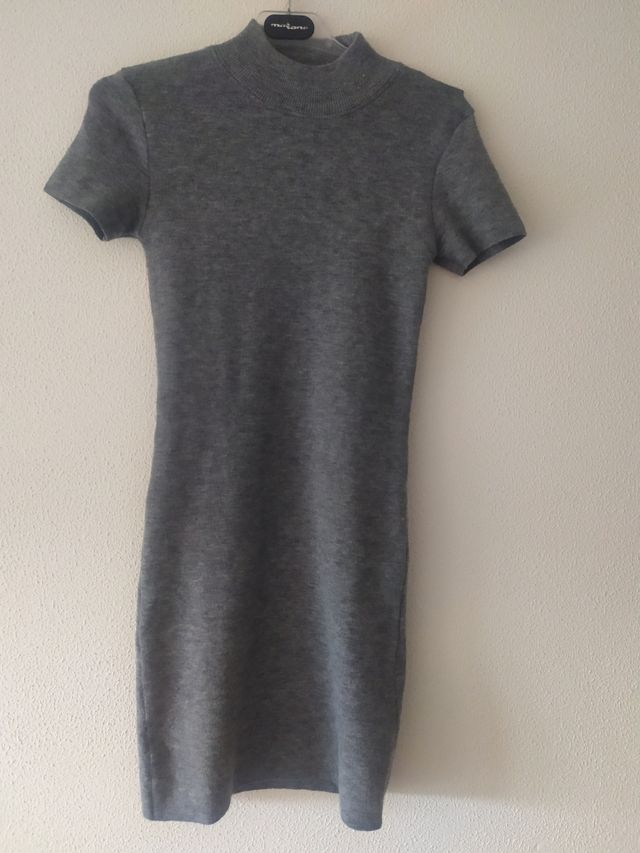 Vestido gris entallado