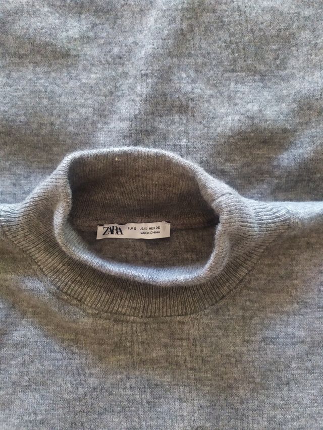 Vestido gris entallado