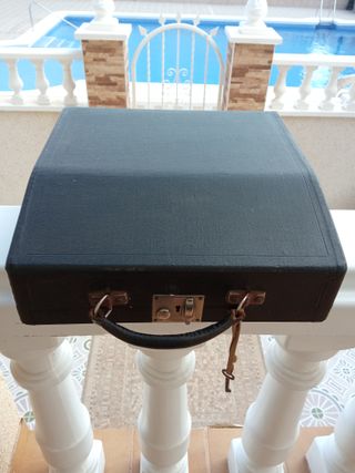 MAQUINA DE ESCRIBIR ANTIGUA