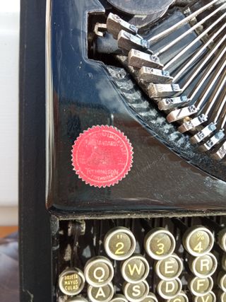 MAQUINA DE ESCRIBIR ANTIGUA