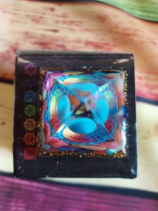 Orgone piramide quarzi giada e Turchese