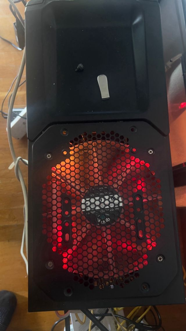 PC de alto rendimiento  monitor LG UltraWide 29”  ideal para edición de vídeo fotografía o gaming