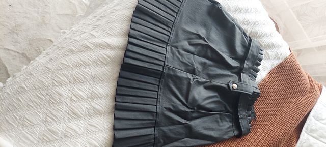 Minifalda negra polipiel plisada, dara para M