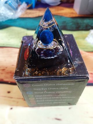 Piramide orgone lapislazzuli tormalina
