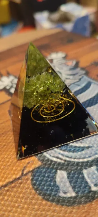 Piramide orgone albero vita Ossidiana