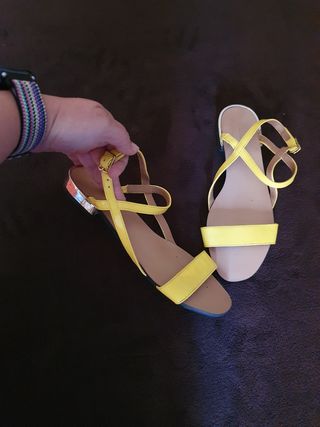 Sandalias amarillas Zara T.37