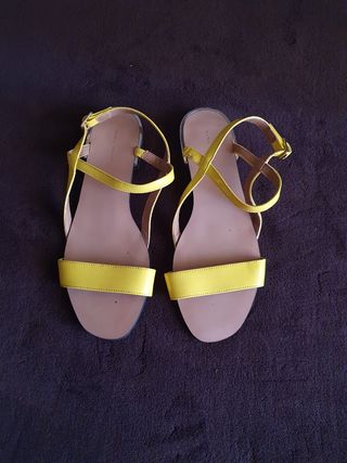 Sandalias amarillas Zara T.37