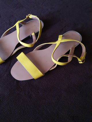 Sandalias amarillas Zara T.37