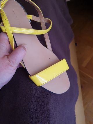 Sandalias amarillas Zara T.37