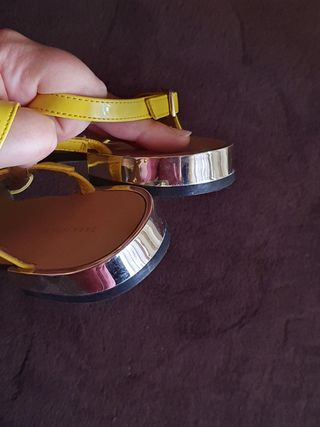 Sandalias amarillas Zara T.37