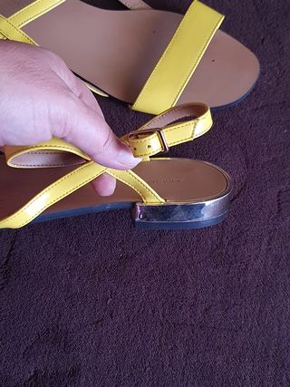 Sandalias amarillas Zara T.37