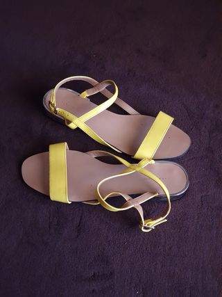 Sandalias amarillas Zara T.37