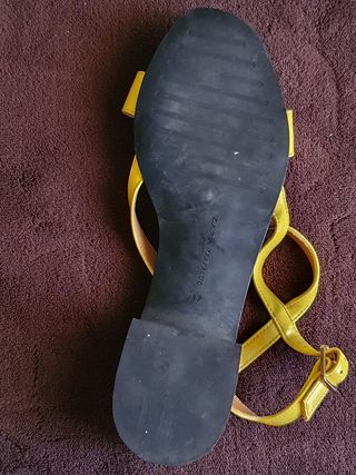 Sandalias amarillas Zara T.37