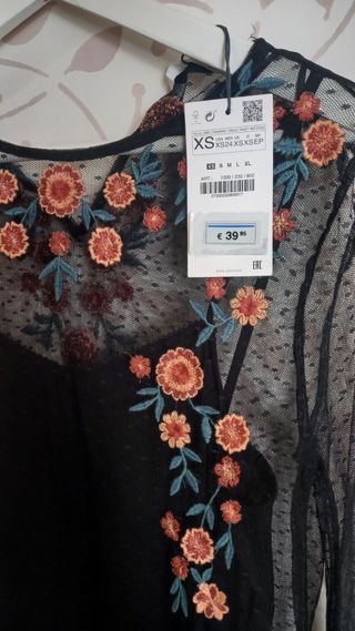  Vestido  negto  bordado de gasa de Zara