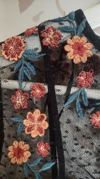  Vestido  negto  bordado de gasa de Zara