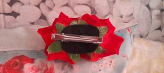 Rosas rojas terciopelo para el pelo