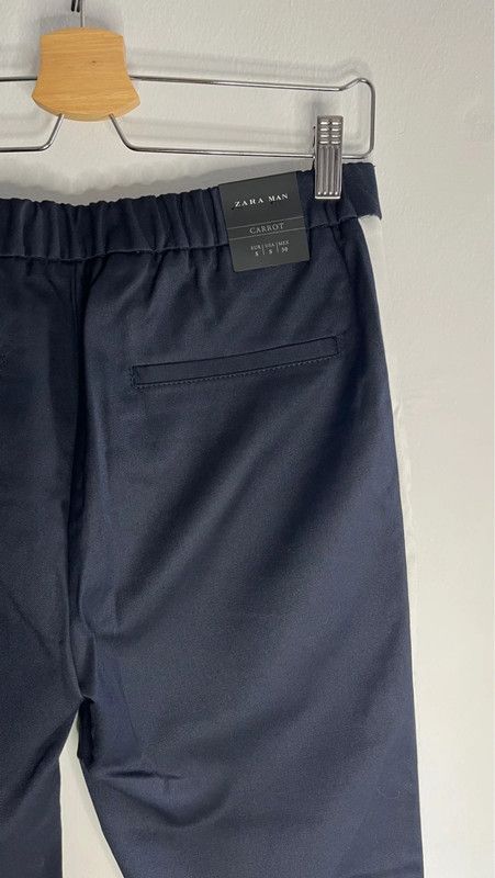 Pantalón carrot fit bandas Zara hombre azul