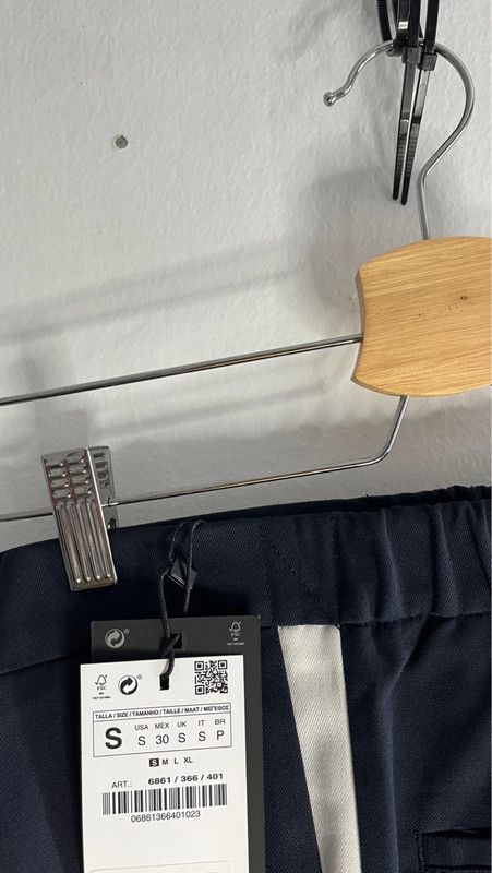 Pantalón carrot fit bandas Zara hombre azul