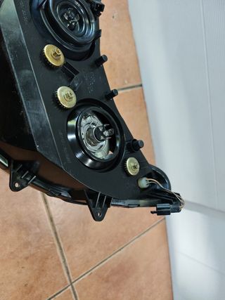 Faro Suzuki Burgman 125-150 carburación.