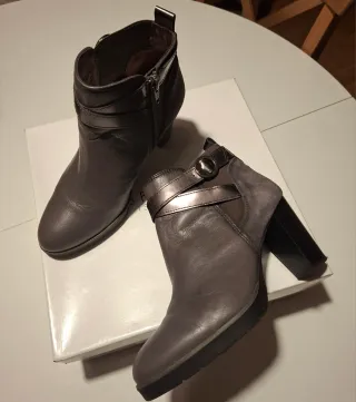 Botas Hispanitas color gris talla 37