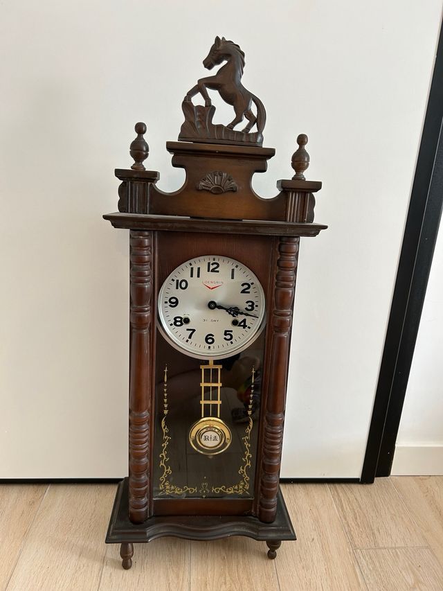 Orologio a pendolo antico