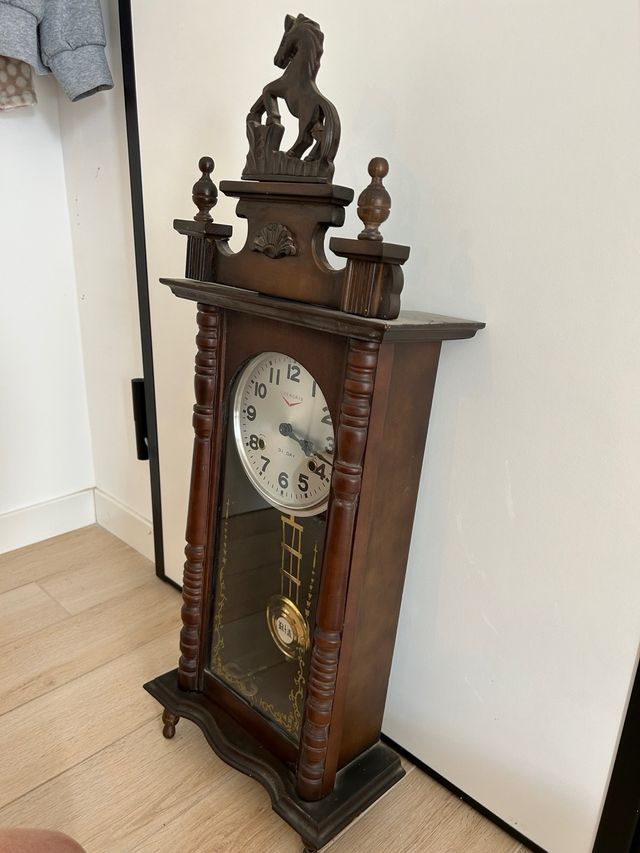 Orologio a pendolo antico