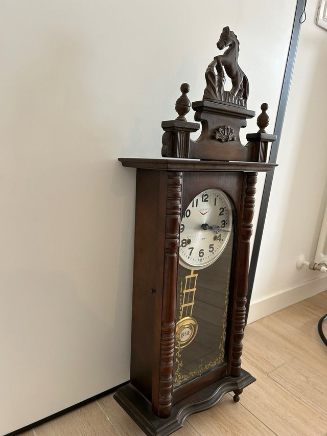 Orologio a pendolo antico