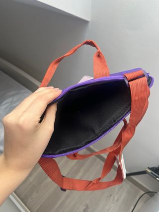 Funda de portátil o tablet morada (34x25cm)