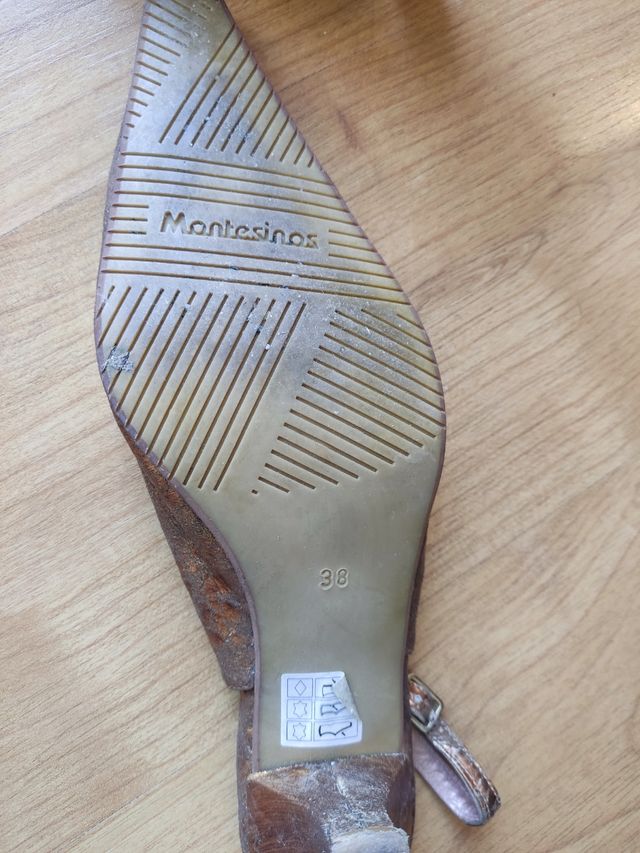 Zapatos Montesinos dorados