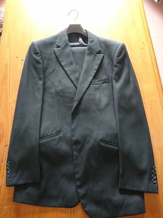 2 trajes talla 54 y 52 color negro