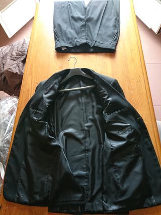 2 trajes talla 54 y 52 color negro
