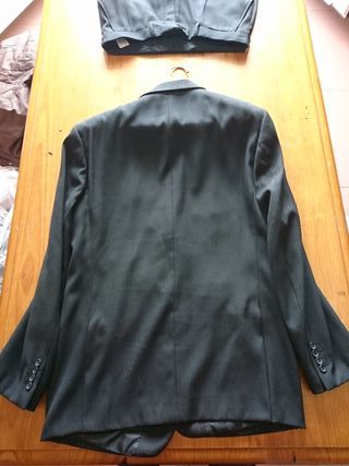 2 trajes talla 54 y 52 color negro