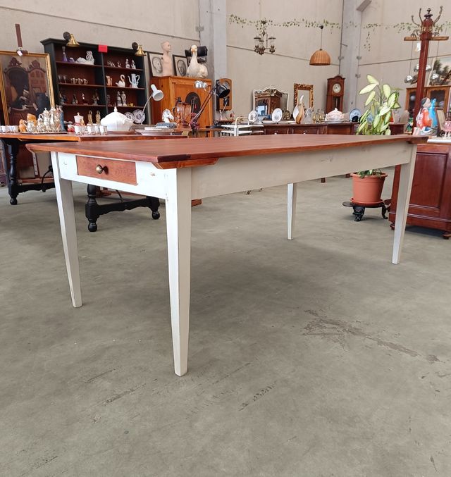 Mesa antigua de trabajo