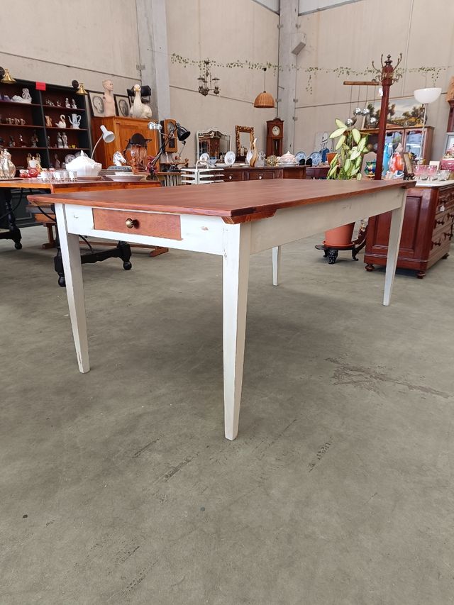 Mesa antigua de trabajo