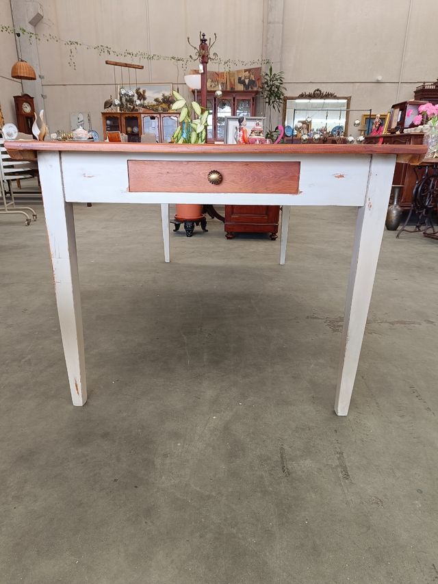 Mesa antigua de trabajo